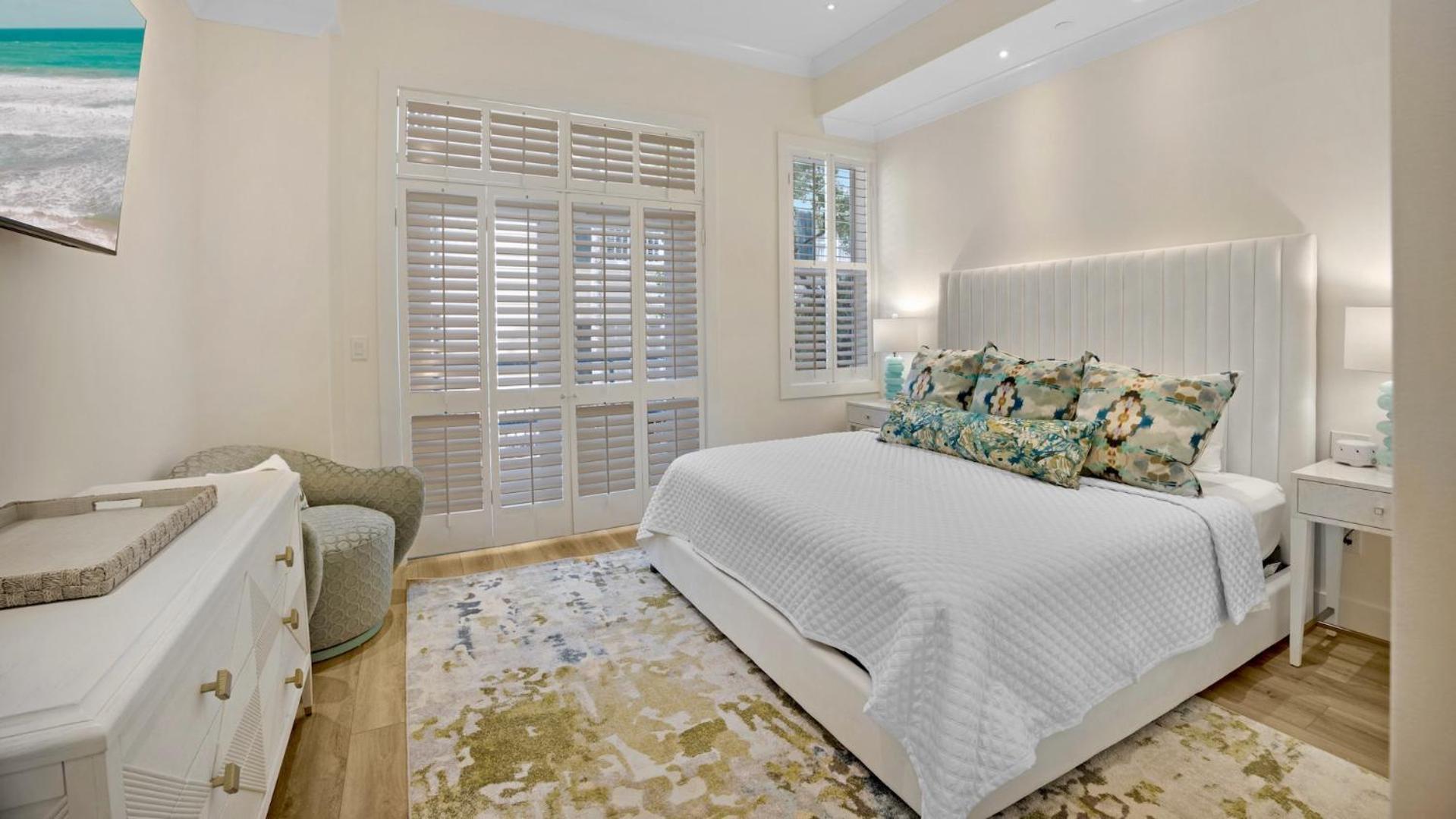 Apartment Modern Majesty By Last Key Realty