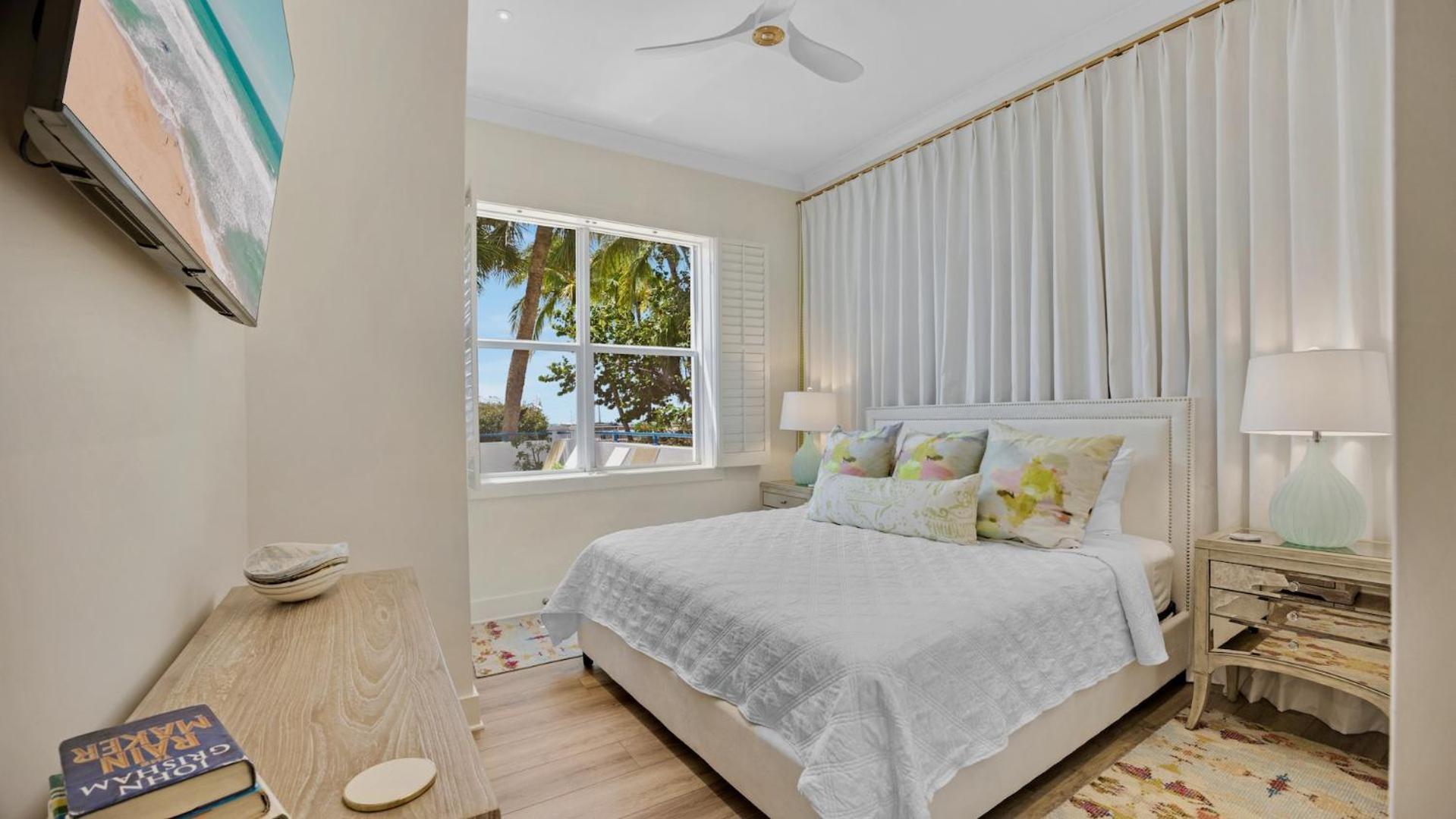 Apartment Modern Majesty By Last Key Realty