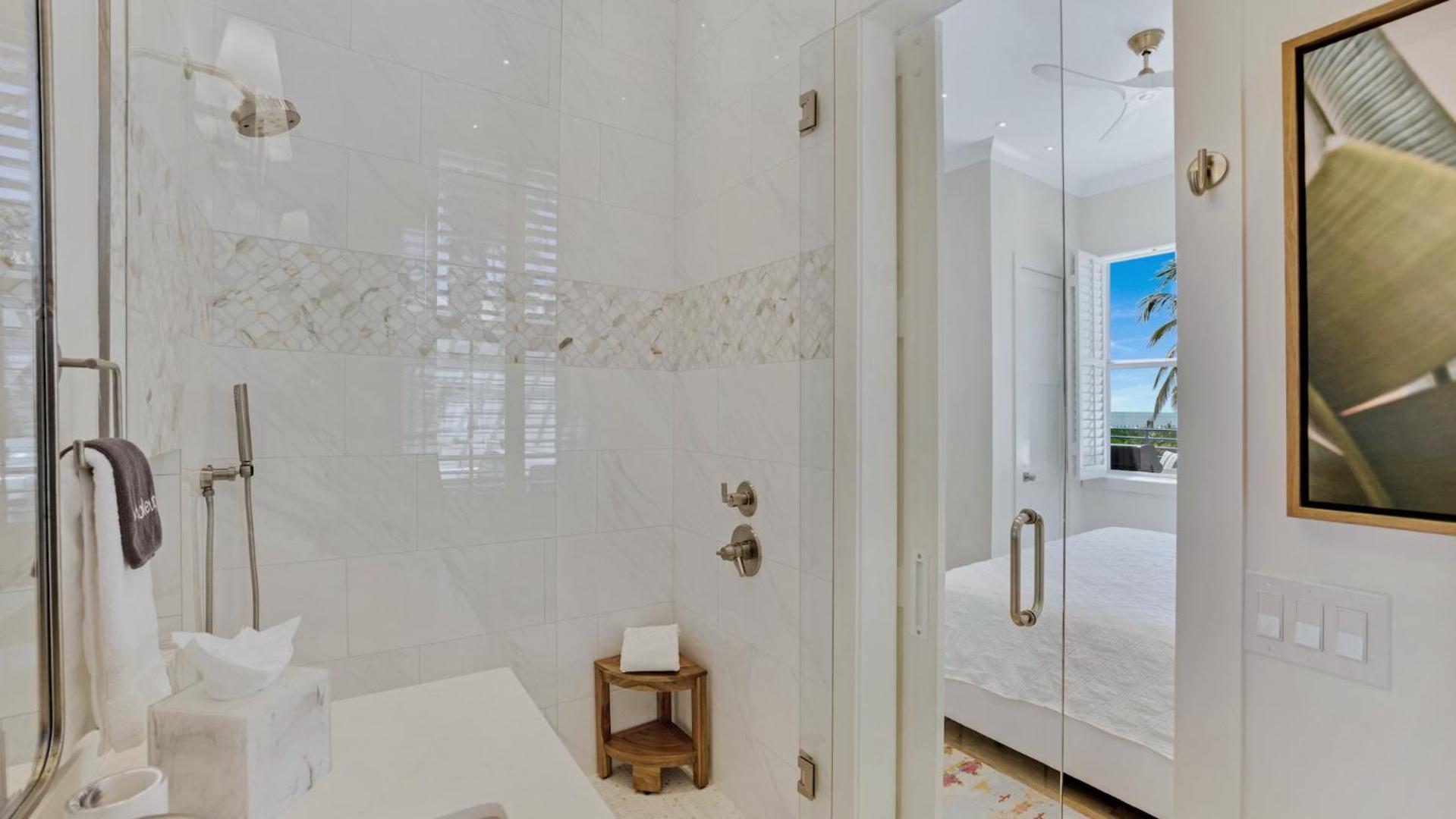 Modern Majesty By Last Key Realty Apartment