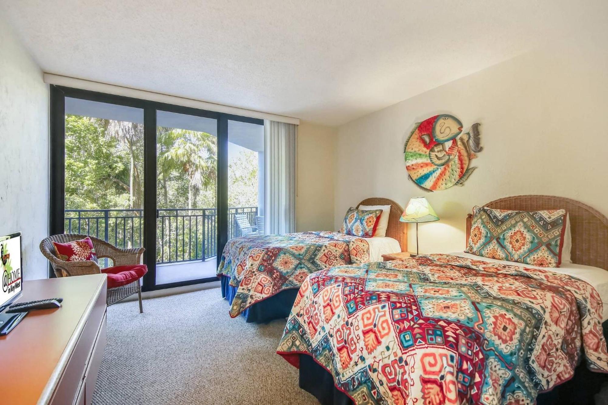 Papaya Place By Avantstay Great Location W Balcony Outdoor Dining Shared Pool Hot Tub * Key West