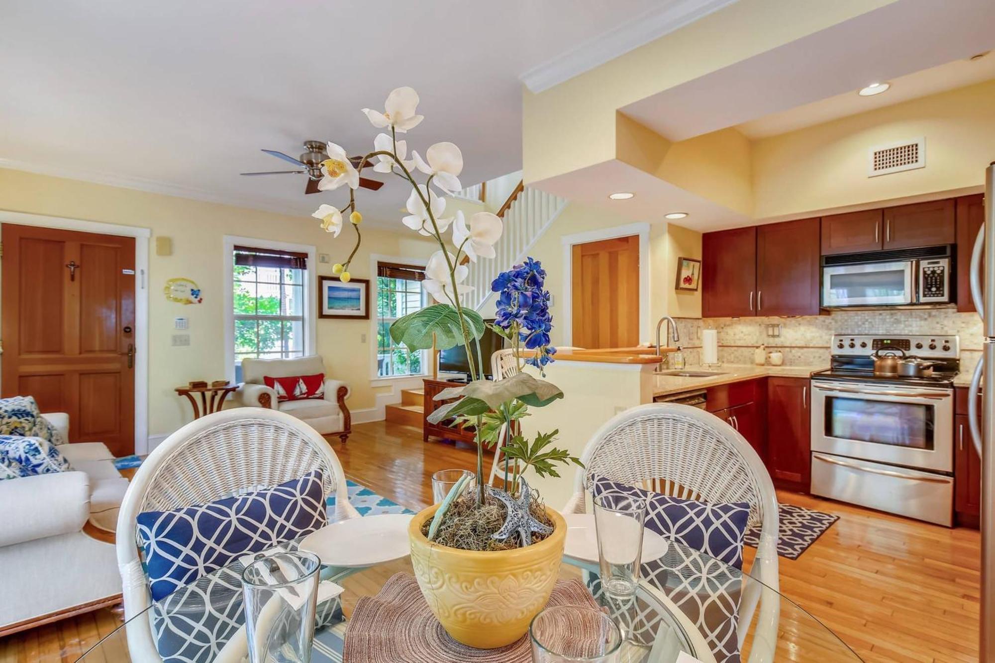 Tumis Time Out By Avantstay Heart Of Old Town W Shared Pool Month Long Only Holiday home Key West