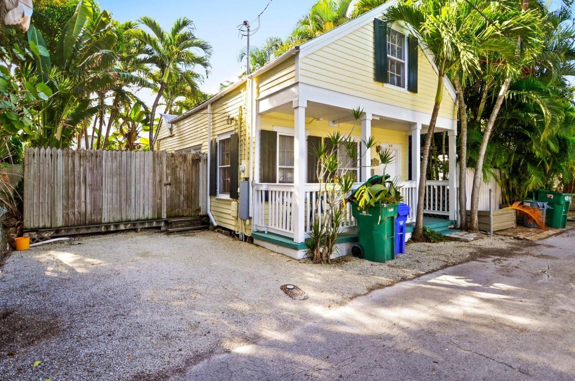 Key Lime Pie By Avantstay Ideal Location W Splash Pool Out Door Dining Month Long Only Holiday home *