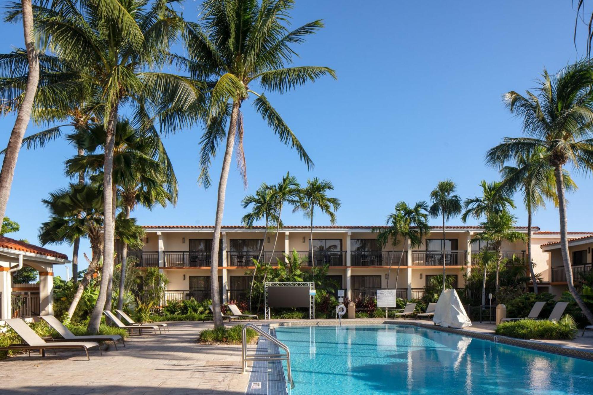 Courtyard By Marriott Waterfront 3*
