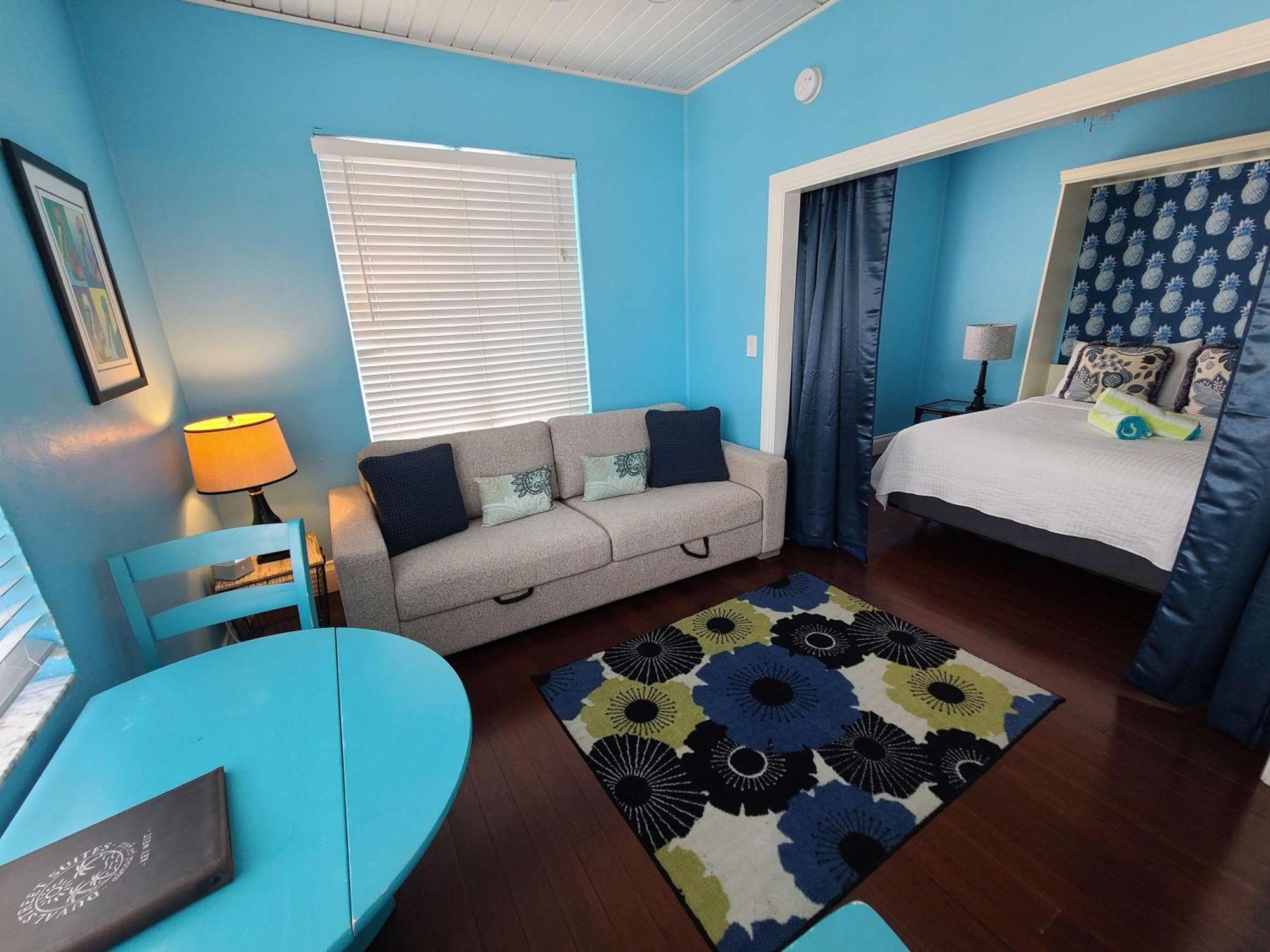 Apartment Four On Duval Street W Parking And Pool Key West