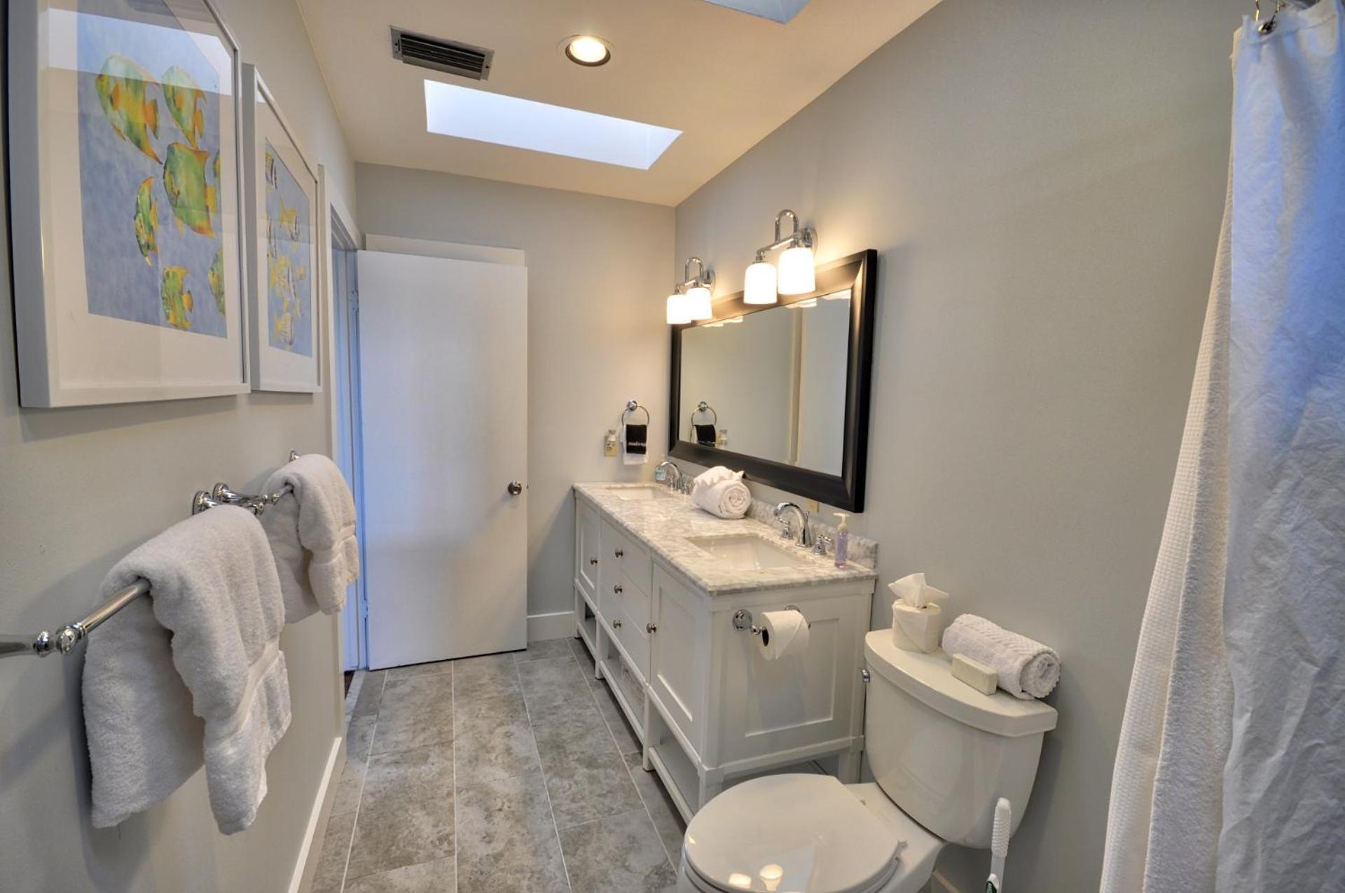 Duval Square Penthouse Apartment *