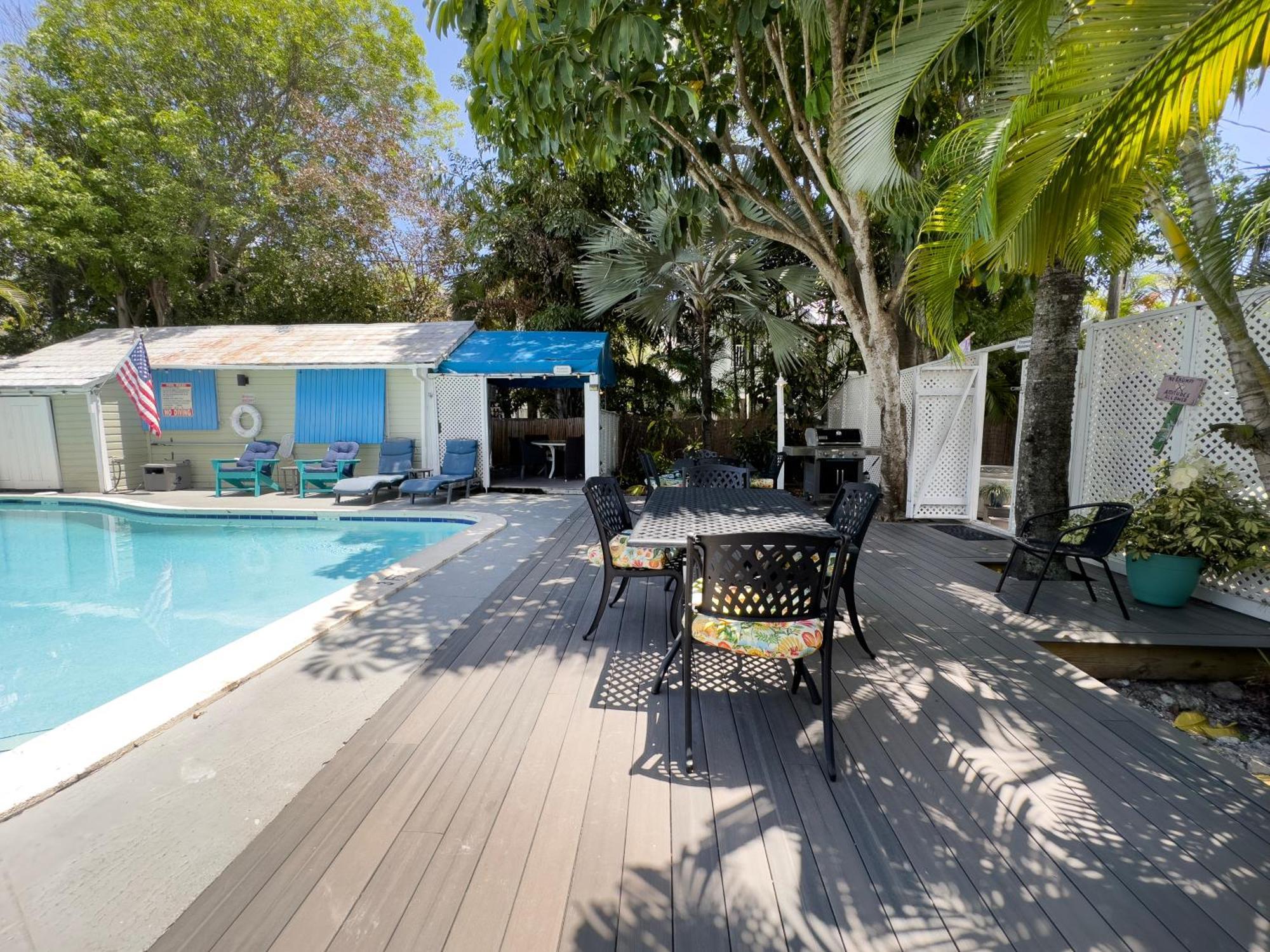 Apartment Poolside Paradise Tropical Village