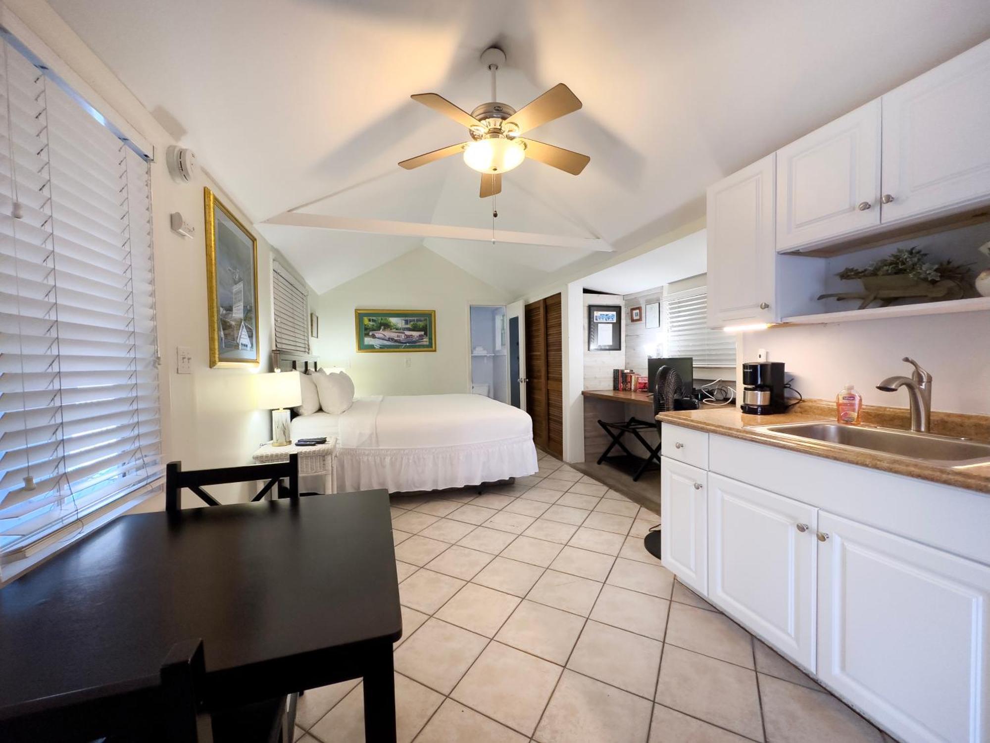 Apartment Poolside Paradise Tropical Village Key West