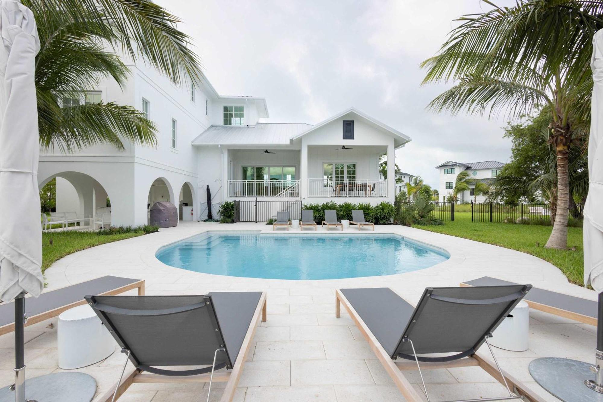 Holiday home New Private Pool & Docking - Floralee House