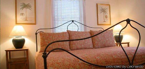 Island House Hotel 3*