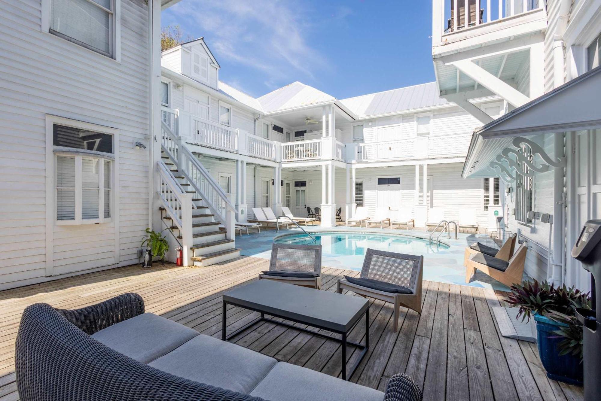 Classic King- Curry Mansion With Heated Pool! Inn