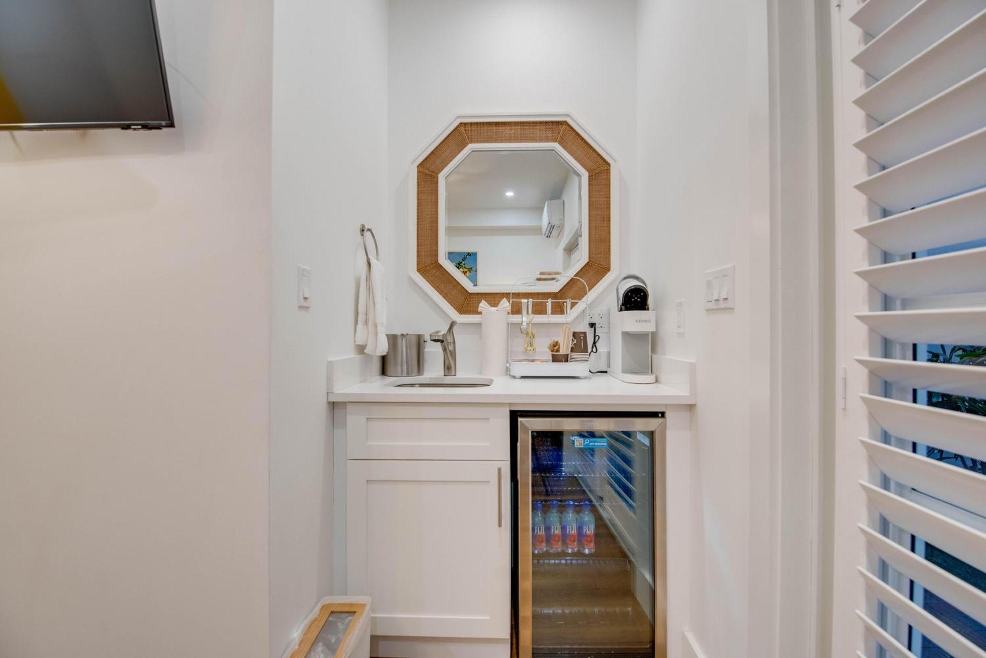 Sunshine State At Custom House Apartment Key West