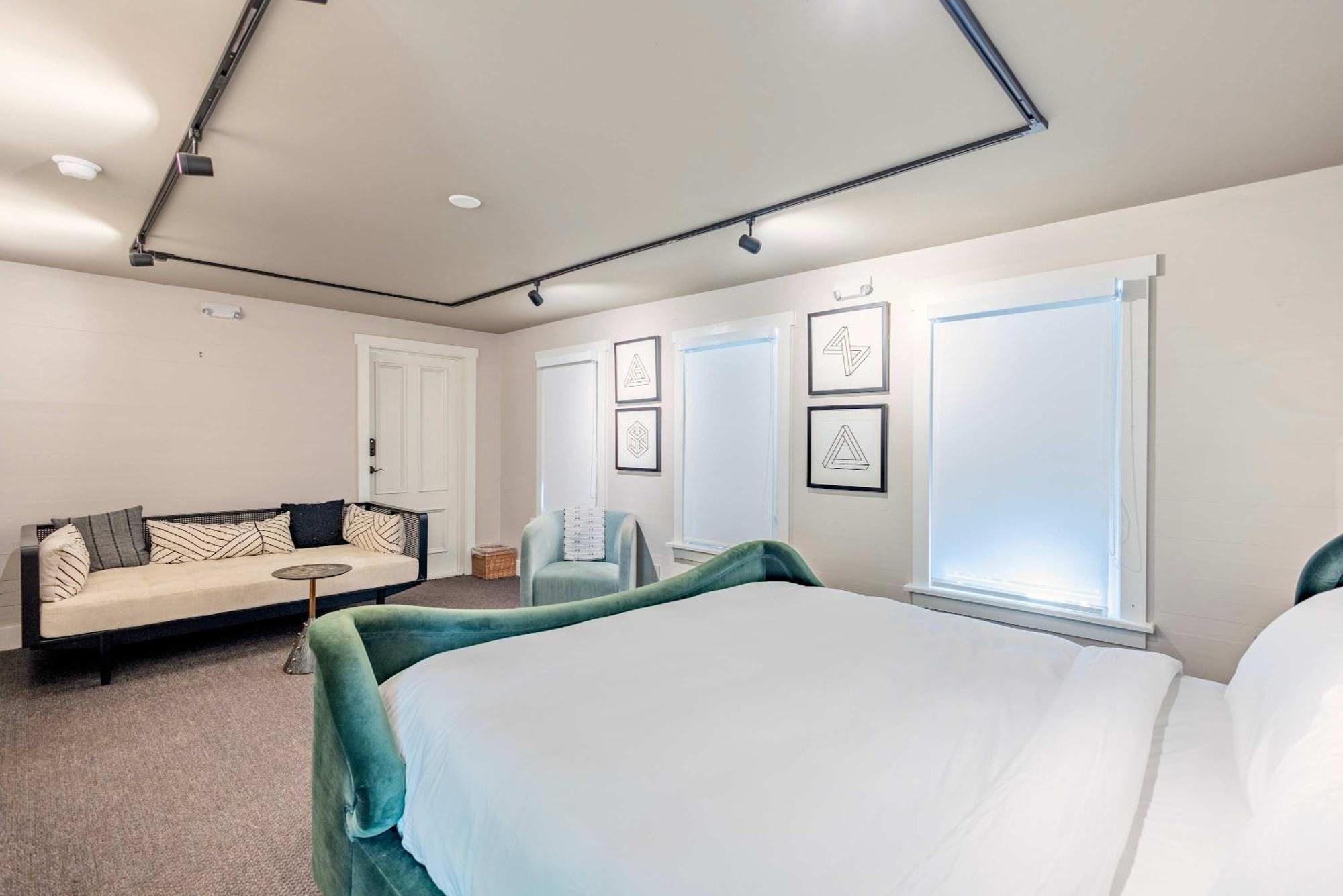 Holiday home Takeover At The Grand Maloney *