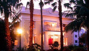 Weatherstation Circa 1911 Bed & Breakfast Key West