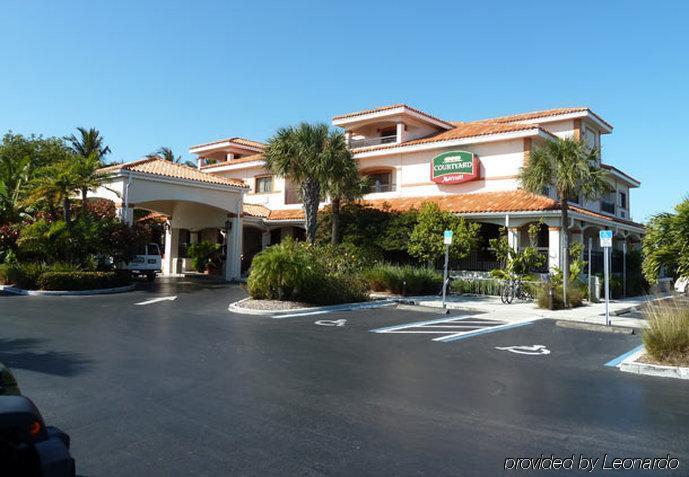 Courtyard By Marriott Waterfront Hotel
