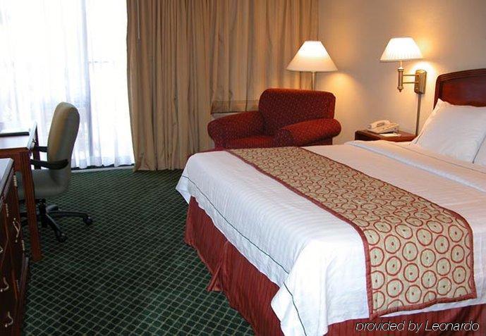 Courtyard By Marriott Waterfront Hotel 3*