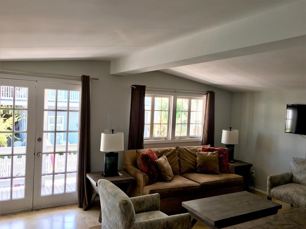 Douglas House 3*