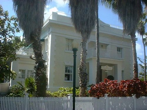 Bed & Breakfast Weatherstation Circa 1911