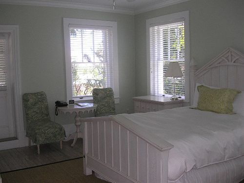 Bed & Breakfast Weatherstation Circa 1911 2*