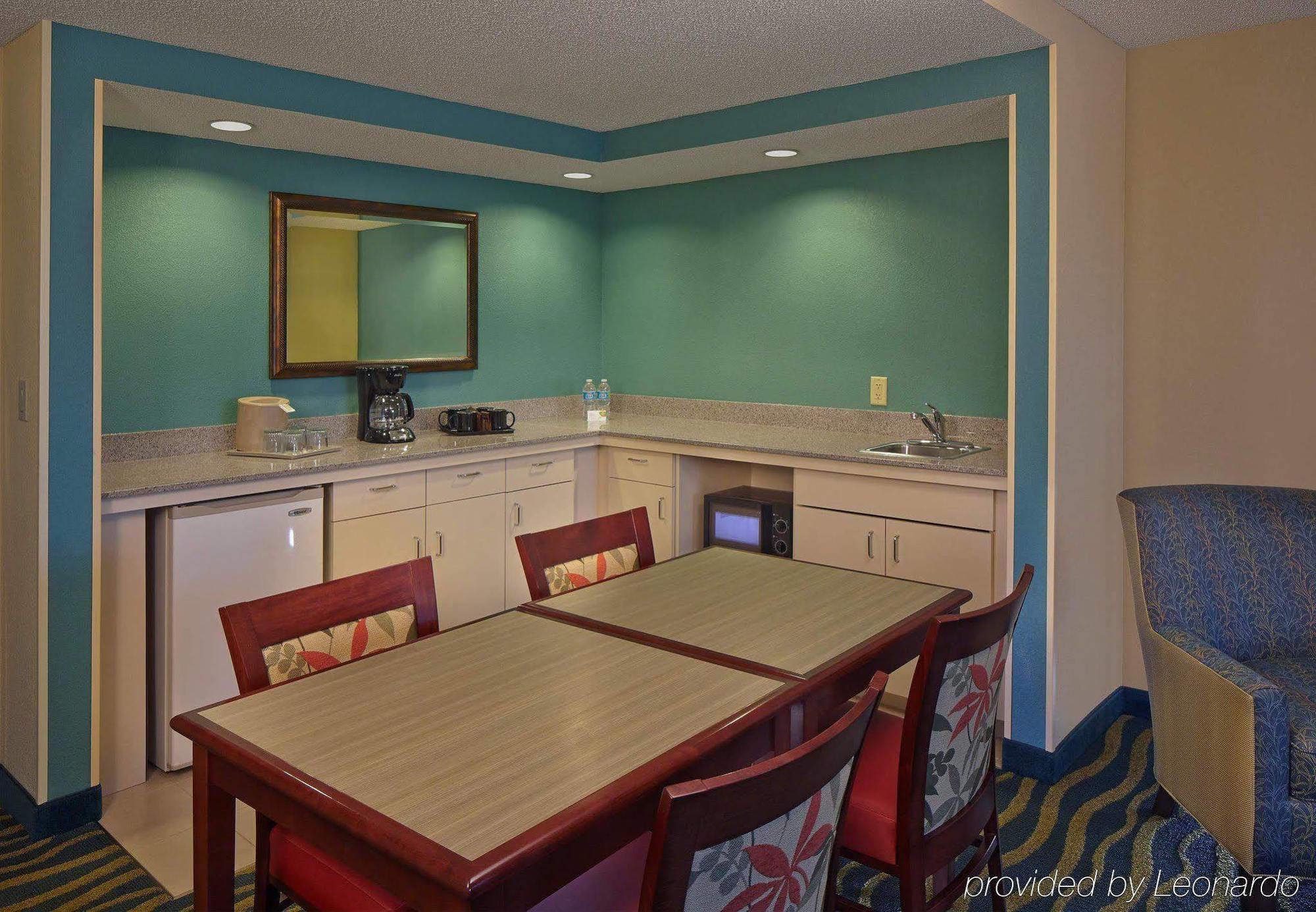 Courtyard By Marriott Waterfront 3*