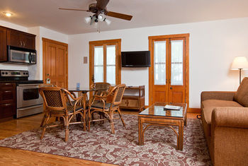 Island House Hotel
