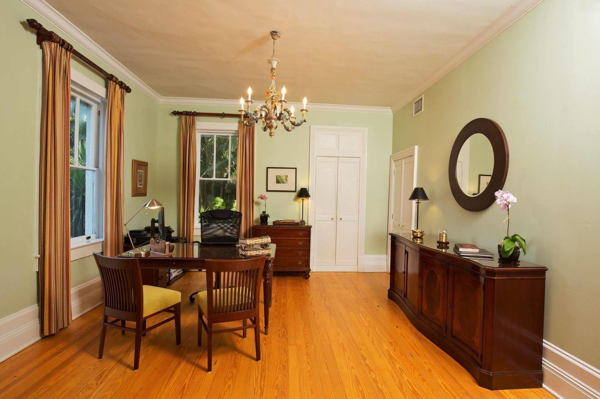 Weatherstation Circa 1911 Bed & Breakfast 2*
