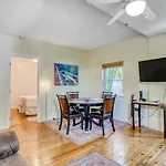 Grinnell Street Getaway