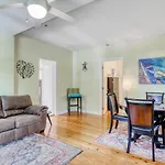 Grinnell Street Getaway
