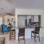 Cozy Key West Beach Cottage Walk To Beaches!