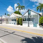 Just Steps To Duval- Sleeps 10- Heated Pool House