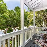 Paradise Inn (Adults Only)