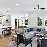 The Crestwood House - Private Heated Pool & Parking