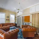Curry House- 3Rd Floor, King Bed, & Balcony Room 8