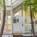 New Vangogh Studio - Pool & Balconies
