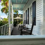 Alexander\'S Gay Lesbian Guesthouse (Adults Only)