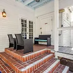 Bananas Foster Guesthouse