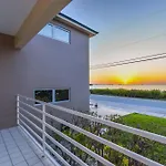 Haven House By Brightwild - Luxury Waterfront