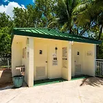Sunrise Suites - Sea Breeze Suite 101