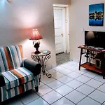 Suite Dreams Inn By The Beach