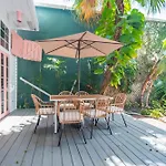 New Rose Petal Petite Suite - Pool & Parking