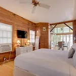 New Rose Petal Petite Suite - Pool & Parking