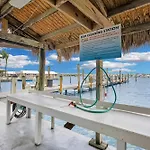 Florida - Spacious Updated Waterfront Condo 2X2 Pool Dock