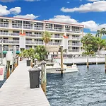 Abaco - Large Waterfront 2X2 End Unit With Boat Slip