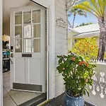 Spanish Lime Cottage By Avantstay Ideal Old Town Key West Location Month Long Stays Only