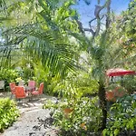 Emmas Secret By Avantstay Heart Of Old Town W Shared Pool Month Long Stays Only