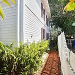 Emmas Secret By Avantstay Heart Of Old Town W Shared Pool Month Long Stays Only