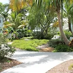 Lavender Jungle By Avantstay Great Location W Patio Shared Pool Week Long Stays Only