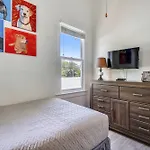 Land Of Love By Avantstay Pets Allowed Shared Pool Great Location Month Long Stays Only