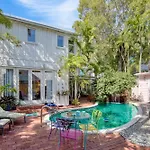 Boat House By Avantstay Character Cottage Central Location W Shared Pool Month Long Stays