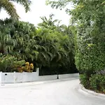 Key West Found By Avantstay Close To Shops W Patio Shared Pool Week Long Stays Only