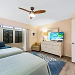Beach Club Oasis 304